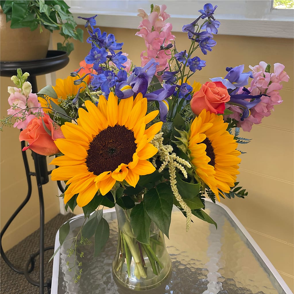 Rays of Life Bouquet – MR D'S, Lander WY